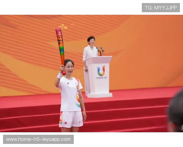 奥运火炬激励新一代运动员，奥运火炬首次燃起