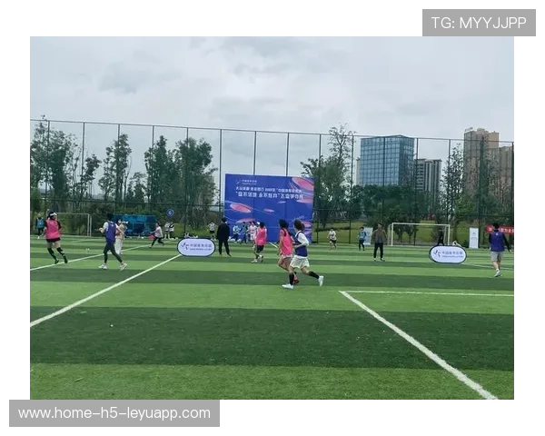 体育公园建设：成都实现市民出门 10 分钟即可到达专业化程度极高的健身场地。